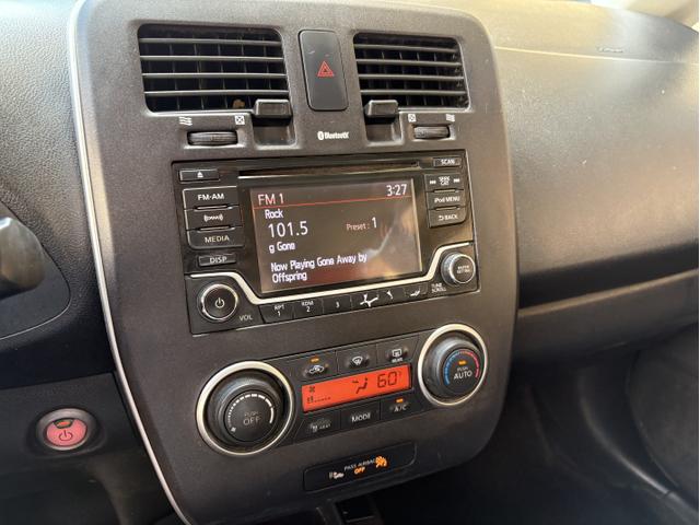 Photo of 2017 Gray Nissan Leaf