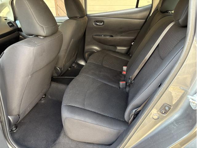 Photo of 2017 Gray Nissan Leaf