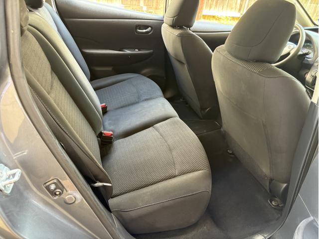 Photo of 2017 Gray Nissan Leaf