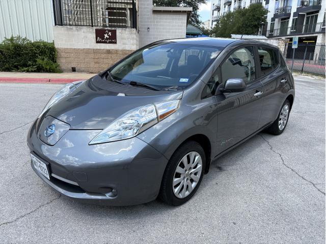 Photo of 2017 Gray Nissan Leaf