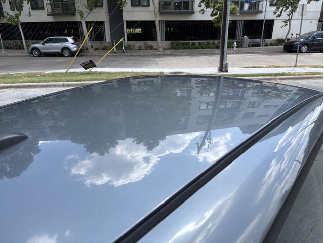 Photo of 2017 Gray Nissan Leaf