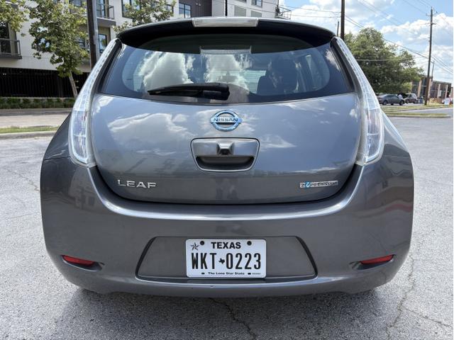 Photo of 2017 Gray Nissan Leaf