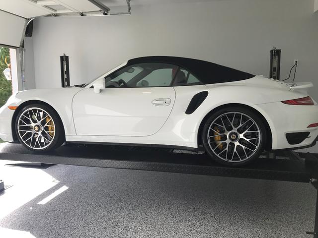 Photo of 2015 White Porsche 911