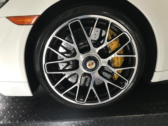 Photo of 2015 White Porsche 911