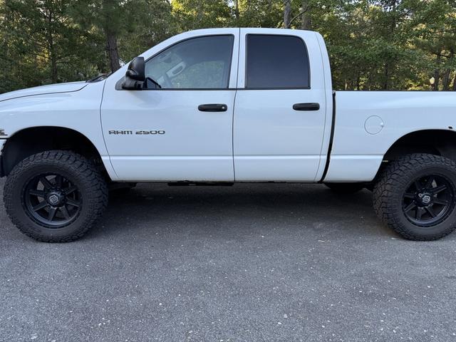 Photo of 2004 White Dodge Ram 2500