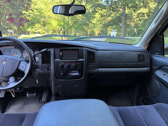 Photo of 2004 White Dodge Ram 2500