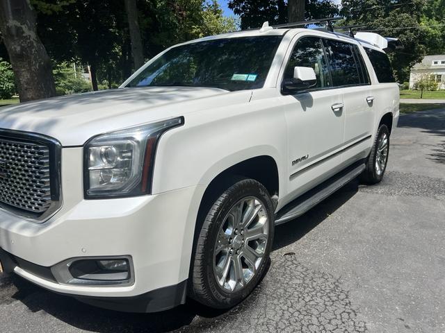 Photo of 2017 White GMC Yukon XL