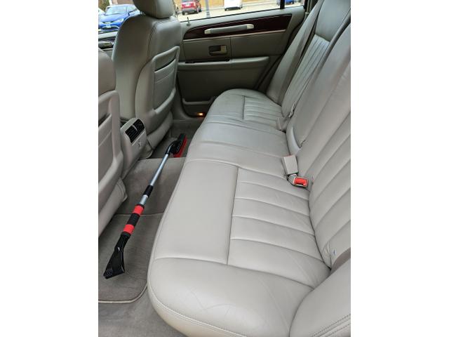 Photo of 2003 Silver Lincoln Town Car
