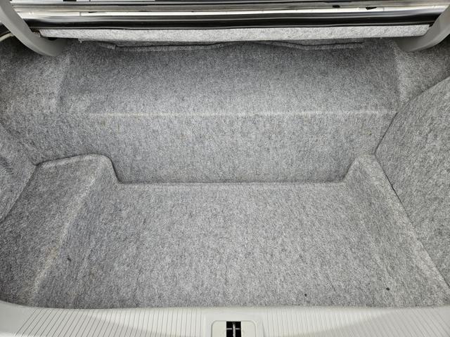 Photo of 2003 Silver Lincoln Town Car