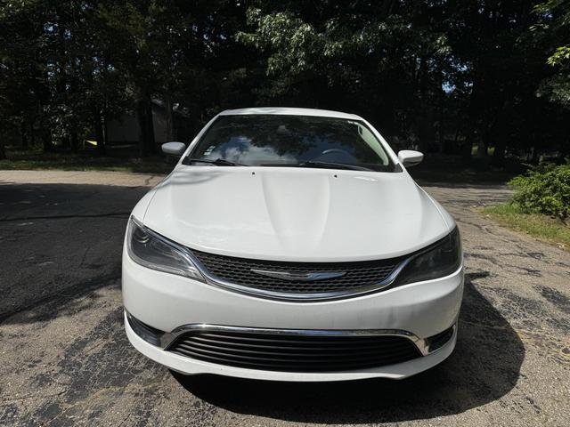 Photo of 2015 White Chrysler 200