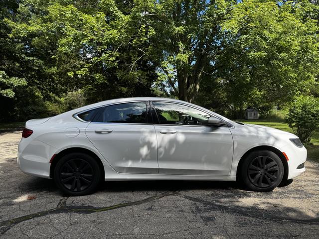 Photo of 2015 White Chrysler 200