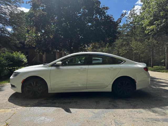 Photo of 2015 White Chrysler 200