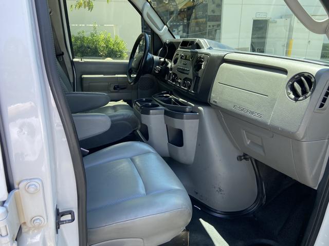 Photo of 2010 White Ford E150