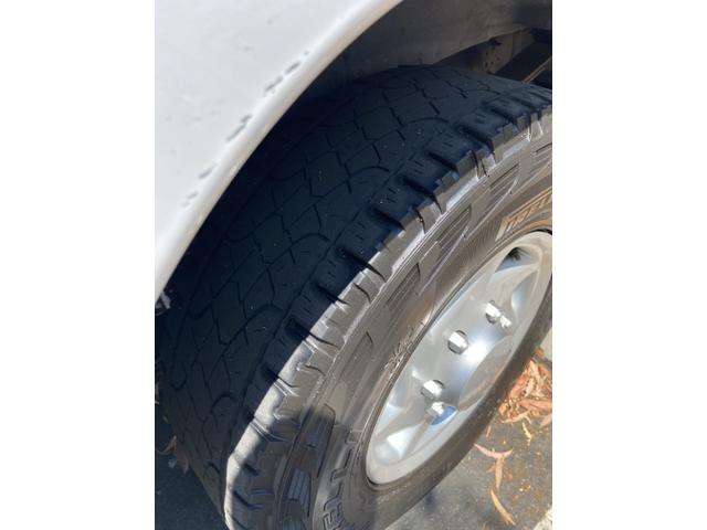 Photo of 2010 White Ford E150