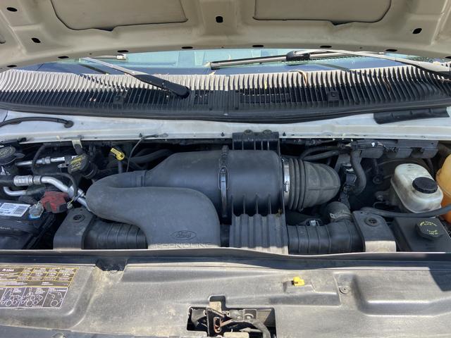Photo of 2010 White Ford E150