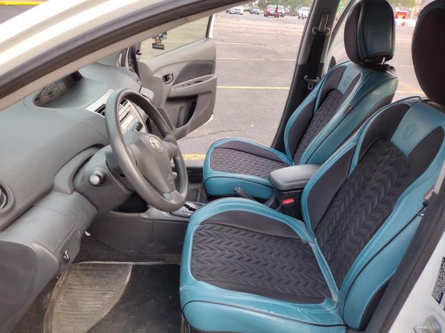 Photo of 2012 White Toyota Yaris