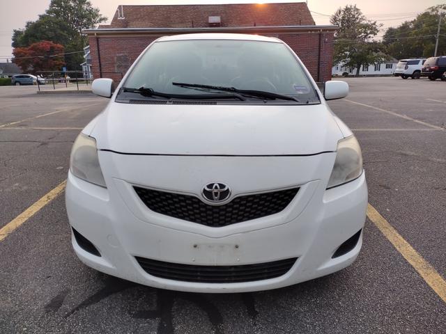 Photo of 2012 White Toyota Yaris