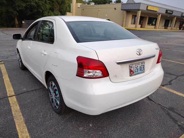 Photo of 2012 White Toyota Yaris