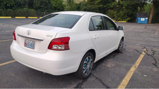 Photo of 2012 White Toyota Yaris