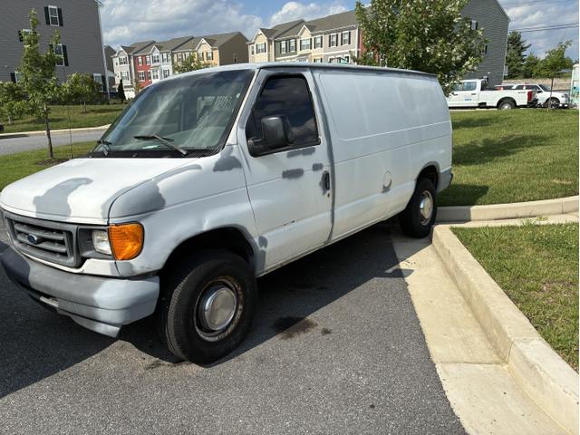 Photo of 2005 White Ford E250