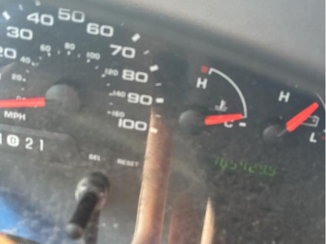 Photo of 2005 White Ford E250