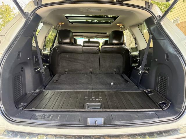 Photo of 2014 White Nissan Pathfinder