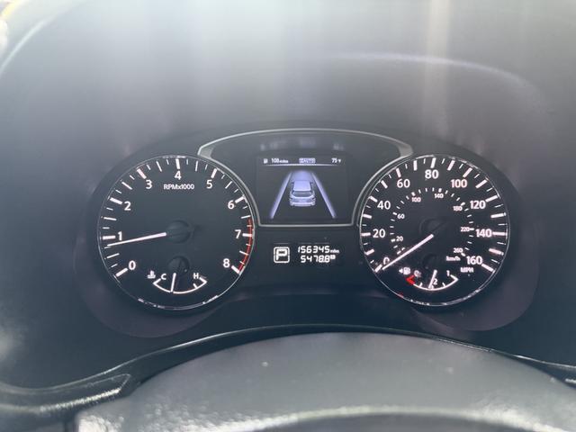 Photo of 2014 White Nissan Pathfinder