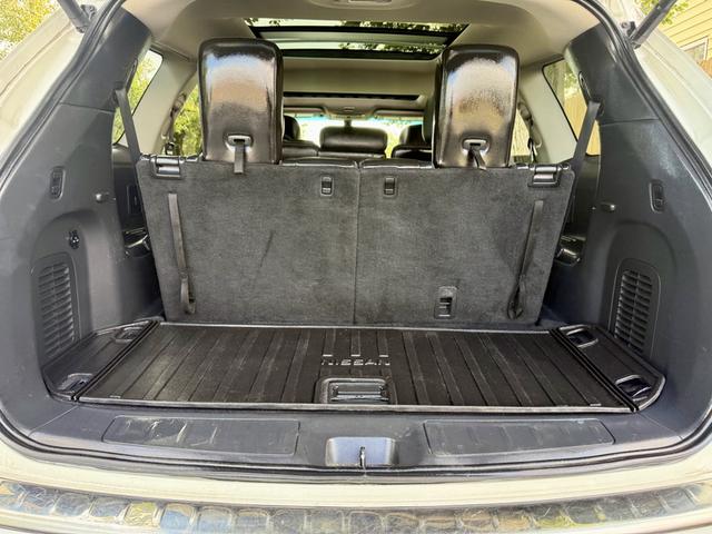 Photo of 2014 White Nissan Pathfinder