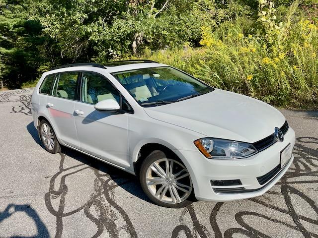 Photo of 2015 White Volkswagen Golf SportWagen