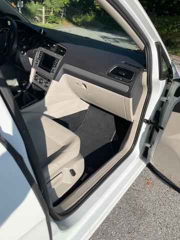 Photo of 2015 White Volkswagen Golf SportWagen