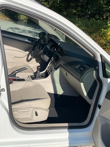 Photo of 2015 White Volkswagen Golf SportWagen