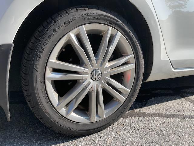 Photo of 2015 White Volkswagen Golf SportWagen