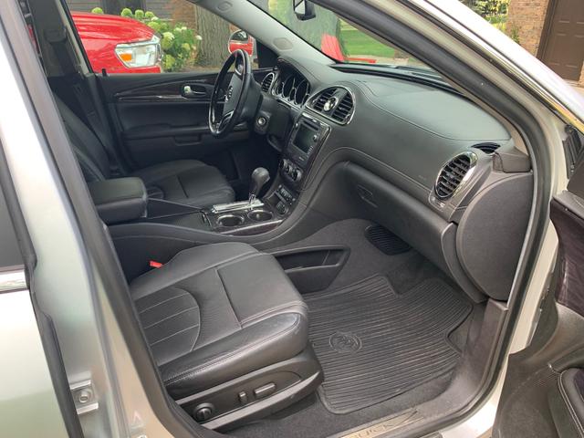 Photo of 2017 Silver Buick Enclave