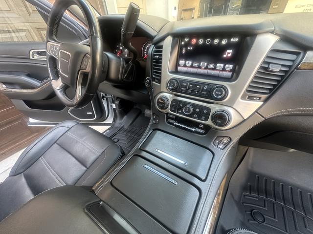 Photo of 2016 White GMC Yukon XL
