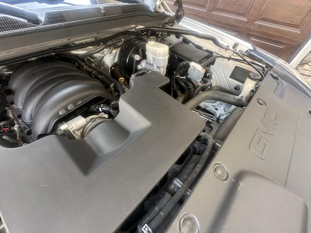 Photo of 2016 White GMC Yukon XL