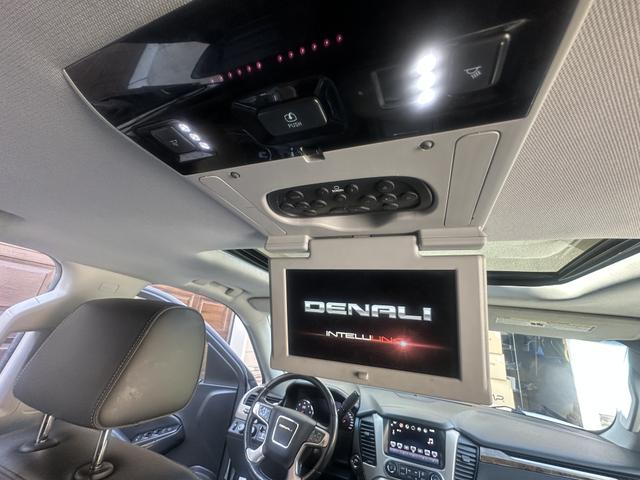 Photo of 2016 White GMC Yukon XL