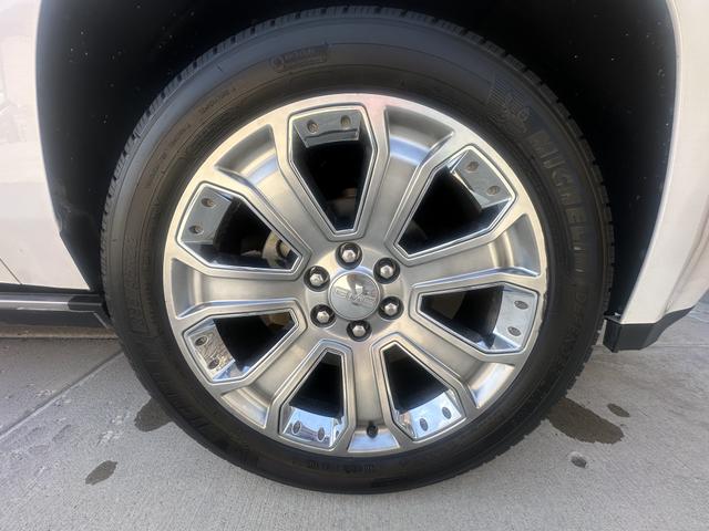 Photo of 2016 White GMC Yukon XL