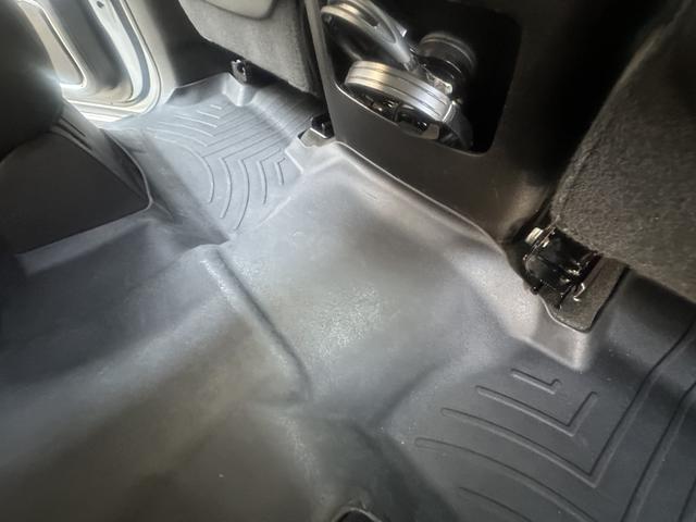 Photo of 2016 White GMC Yukon XL