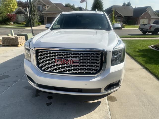 Photo of 2016 White GMC Yukon XL