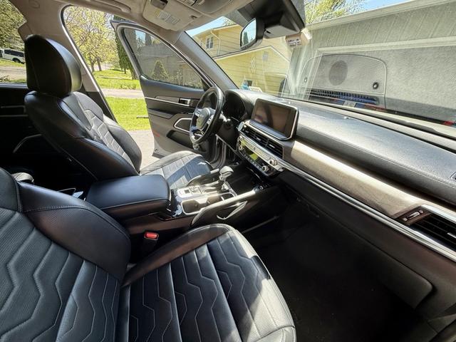 Photo of 2022 Gray Kia Telluride