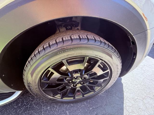 Photo of 2022 Gray Kia Telluride