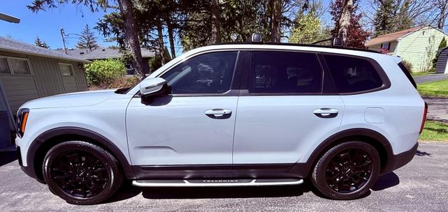 Photo of 2022 Gray Kia Telluride