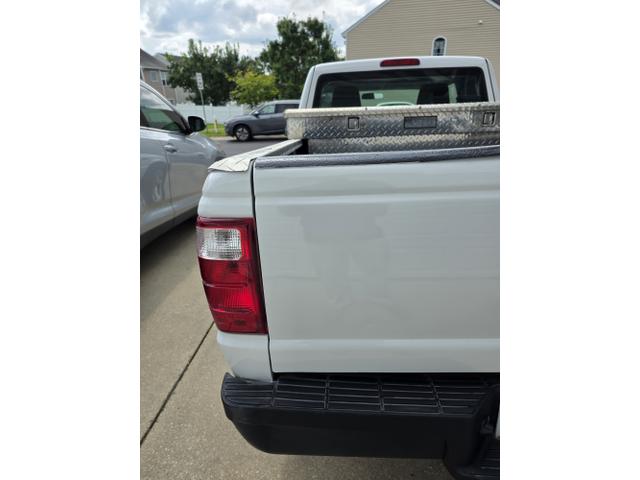 Photo of 2005 White Ford Ranger