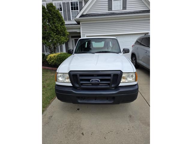 Photo of 2005 White Ford Ranger