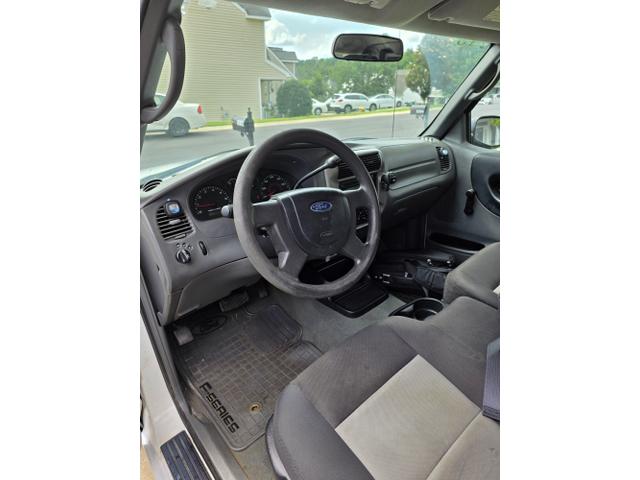Photo of 2005 White Ford Ranger