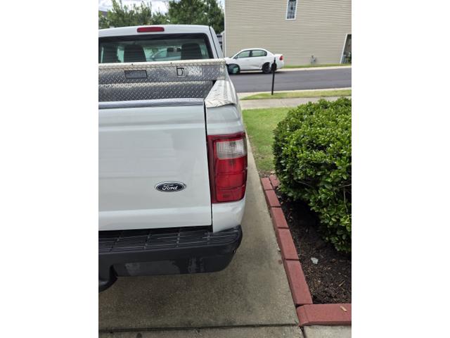 Photo of 2005 White Ford Ranger