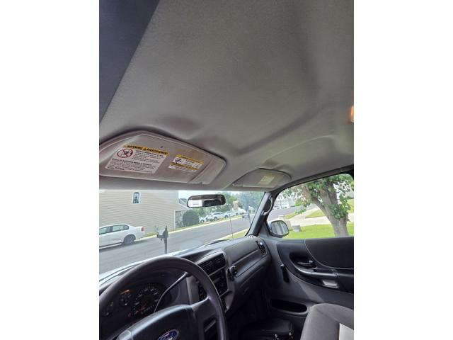 Photo of 2005 White Ford Ranger