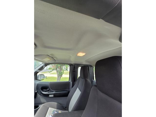 Photo of 2005 White Ford Ranger