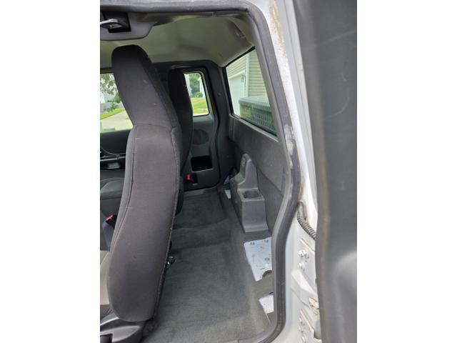 Photo of 2005 White Ford Ranger