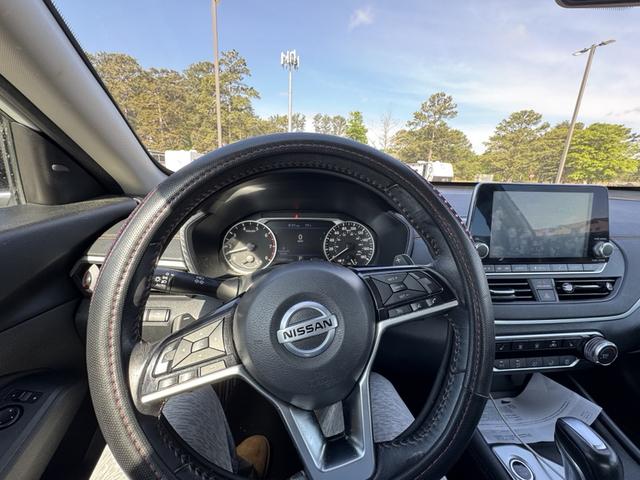 Photo of 2020 White Nissan Altima
